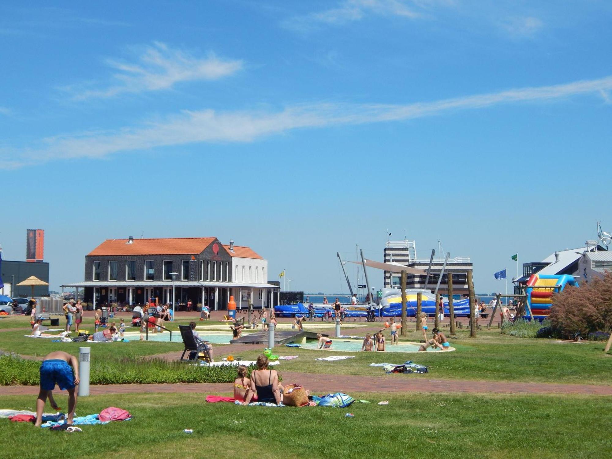 Wunderschoenes-Freistehendes-Ferienhaus-An-Der-See-Sauna-Strand-Yachthafen-Wlan Bruinisse Exterior foto